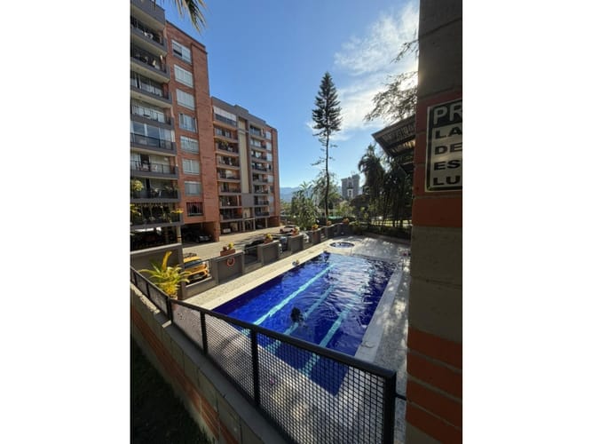 Apartamento de 3 alcobas en venta en El Poblado, Medellín, 100 m² · foto 10 de 13