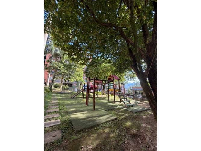 Apartamento de 3 alcobas en venta en El Poblado, Medellín, 100 m² · foto 12 de 13