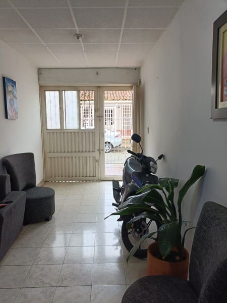 Casa de 7 alcobas en venta en Troncal, Cali, 240 m² · foto 2 de 22