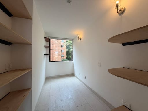 Apartamento de 4 alcobas en arriendo en Loma De Las Brujas, Envigado, 92 m² · foto 3 de 18