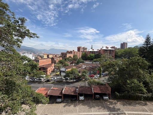 Apartamento de 4 alcobas en arriendo en Loma De Las Brujas, Envigado, 92 m² · foto 12 de 18