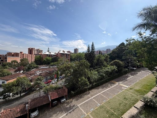 Apartamento de 4 alcobas en arriendo en Loma De Las Brujas, Envigado, 92 m² · foto 16 de 18