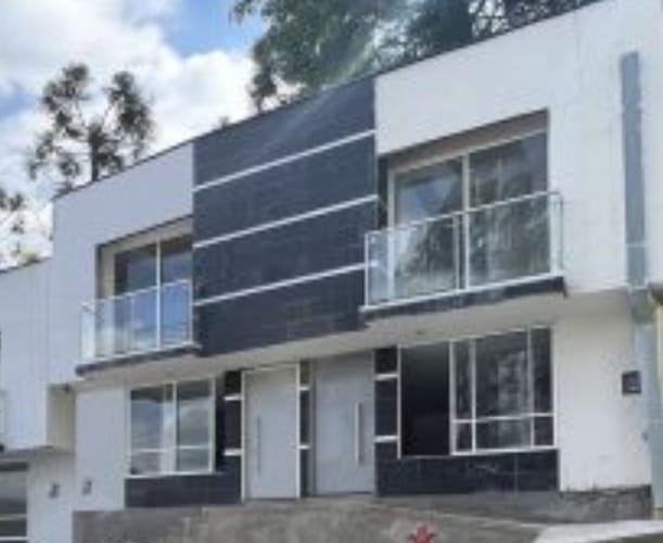 Casa de 3 alcobas en venta en Salvador Allende Bajo, Armenia, 140 m² · foto 2 de 15