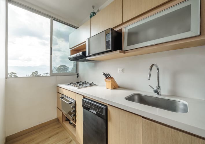 Apartamento de 1 alcoba en arriendo en El Tesoro, Medellín, 51 m² · foto 4 de 24
