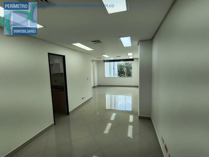 Oficina en arriendo en Milla De Oro, Medellín, 41 m² · foto 4 de 7