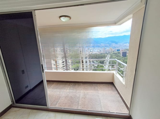 Apartamento de 3 alcobas en arriendo en Las Lomas, Medellín, 145 m² · foto 2 de 24