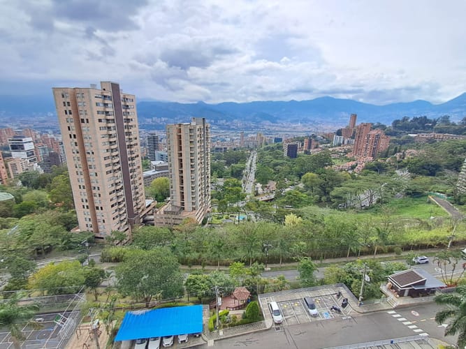 Apartamento de 3 alcobas en arriendo en Las Lomas, Medellín, 145 m² · foto 3 de 24
