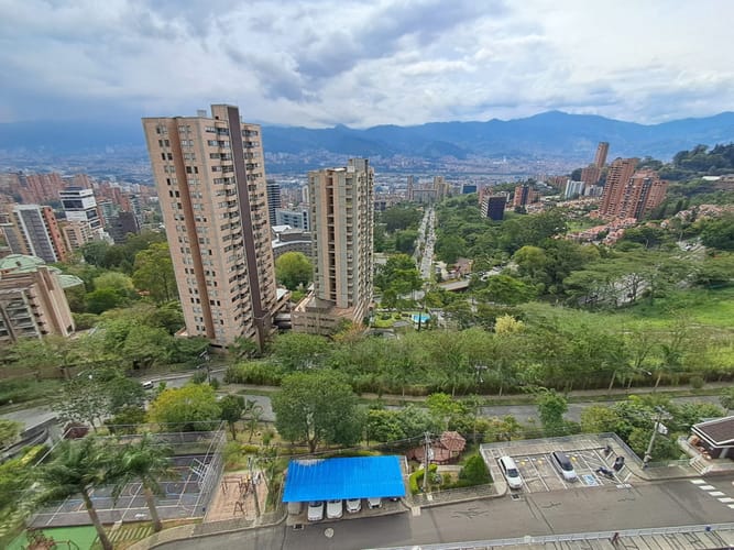 Apartamento de 3 alcobas en arriendo en Las Lomas, Medellín, 145 m² · foto 14 de 24