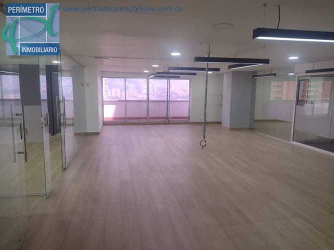 Oficina en arriendo en El Diamante No. 2, Medellín, 246 m² · foto 3 de 18