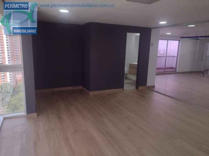 Oficina en arriendo en El Diamante No. 2, Medellín, 246 m² · foto 4 de 18