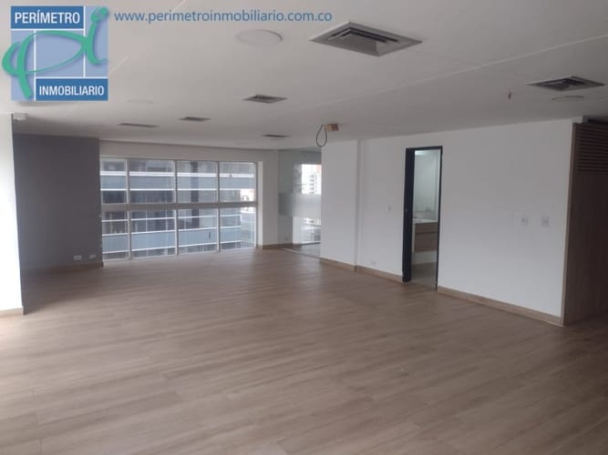 Oficina en arriendo en El Diamante No. 2, Medellín, 246 m² · foto 6 de 18