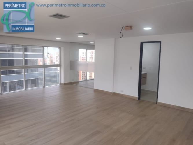 Oficina en arriendo en El Diamante No. 2, Medellín, 246 m² · foto 8 de 18