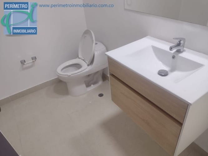 Oficina en arriendo en El Diamante No. 2, Medellín, 246 m² · foto 9 de 18