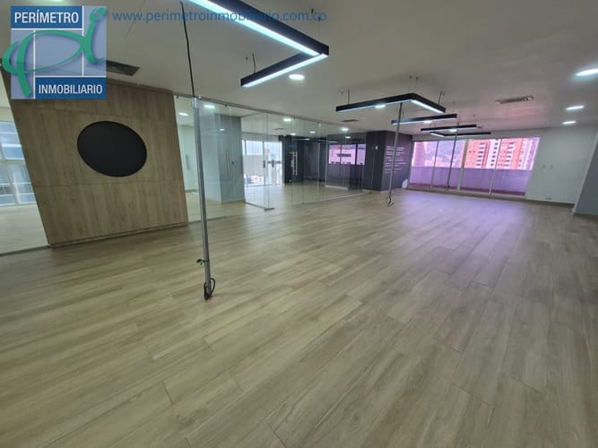 Oficina en arriendo en El Diamante No. 2, Medellín, 246 m² · foto 13 de 18