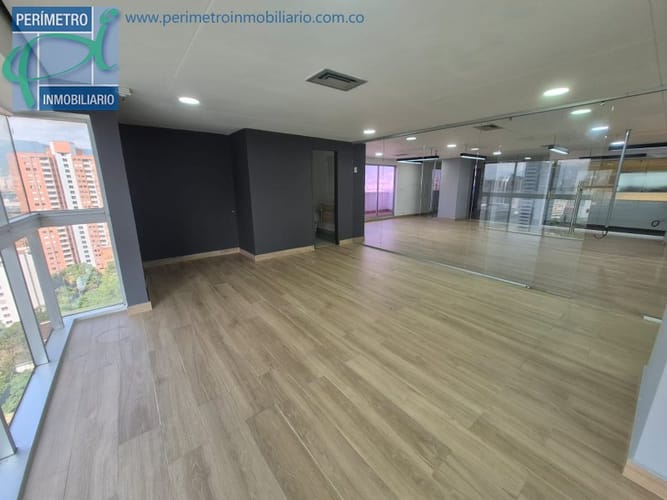 Oficina en arriendo en El Diamante No. 2, Medellín, 246 m² · foto 14 de 18
