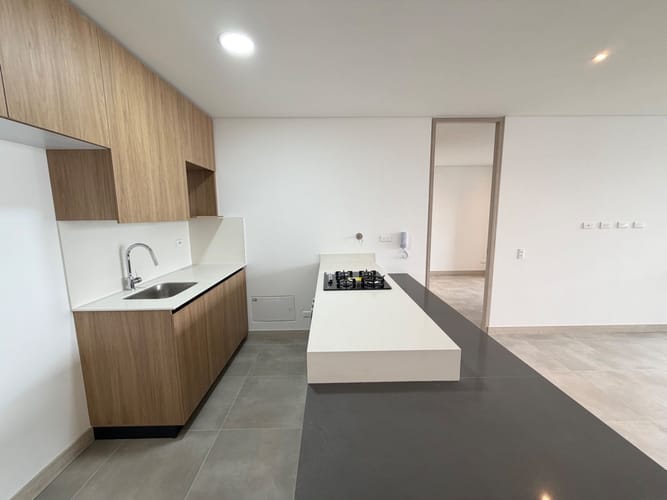 Apartamento de 2 alcobas en arriendo en El Poblado, Medellín, 88 m² · foto 2 de 13