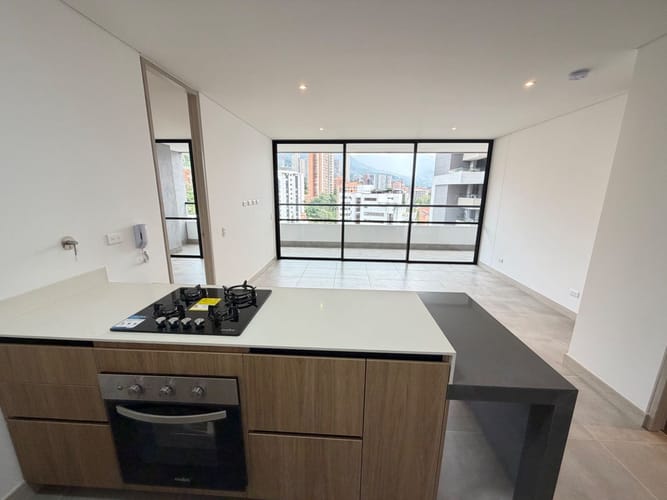 Apartamento de 2 alcobas en arriendo en El Poblado, Medellín, 88 m² · foto 3 de 13