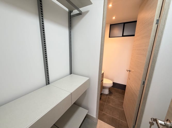 Apartamento de 2 alcobas en arriendo en El Poblado, Medellín, 88 m² · foto 10 de 13
