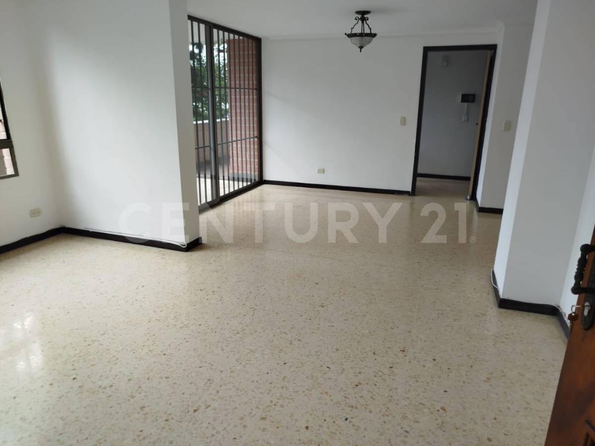 Apartamento en venta en Loma Benedictinos, Medellín · foto 2 de 15
