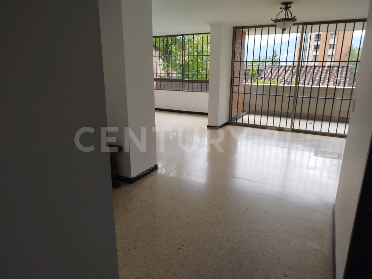 Apartamento en venta en Loma Benedictinos, Medellín · foto 3 de 15