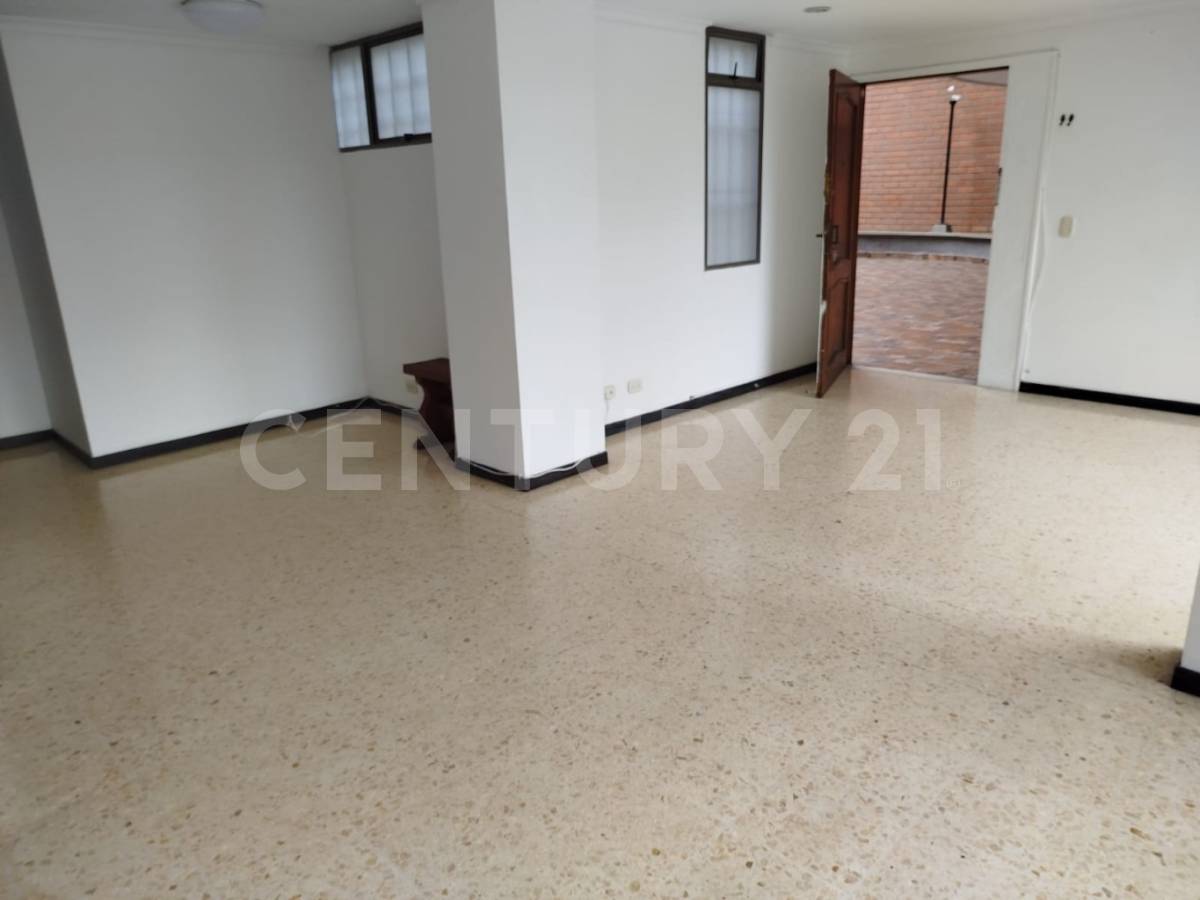 Apartamento en venta en Loma Benedictinos, Medellín · foto 4 de 15