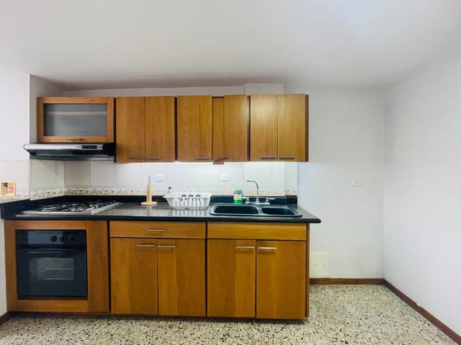 Apartamento de 3 alcobas en venta en La Aguacatala, Medellín, 135 m² · foto 4 de 18
