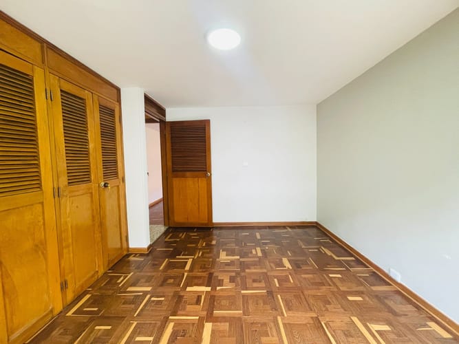 Apartamento de 3 alcobas en venta en La Aguacatala, Medellín, 135 m² · foto 8 de 18