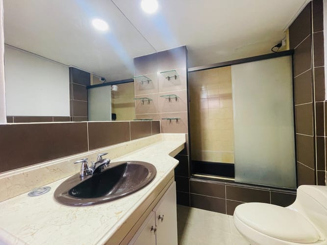 Apartamento de 3 alcobas en venta en La Aguacatala, Medellín, 135 m² · foto 12 de 18
