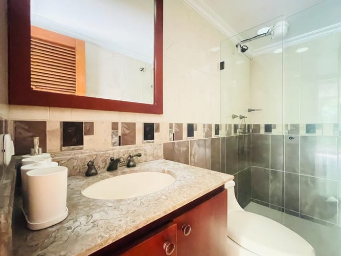 Apartamento de 3 alcobas en venta en La Aguacatala, Medellín, 135 m² · foto 13 de 18