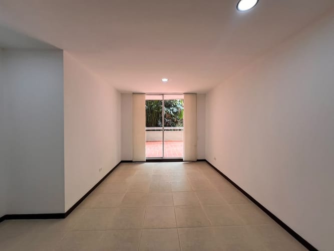 Apartamento de 2 alcobas en arriendo en El Poblado, Medellín, 63 m² · foto 2 de 15