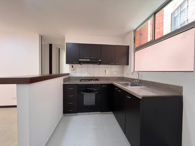 Apartamento de 2 alcobas en arriendo en El Poblado, Medellín, 63 m² · foto 3 de 15