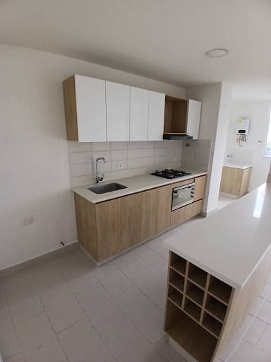 Apartamento de 3 alcobas en arriendo en Los Colores, Medellín, 88 m² · foto 2 de 23
