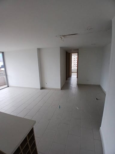 Apartamento de 3 alcobas en arriendo en Los Colores, Medellín, 88 m² · foto 3 de 23