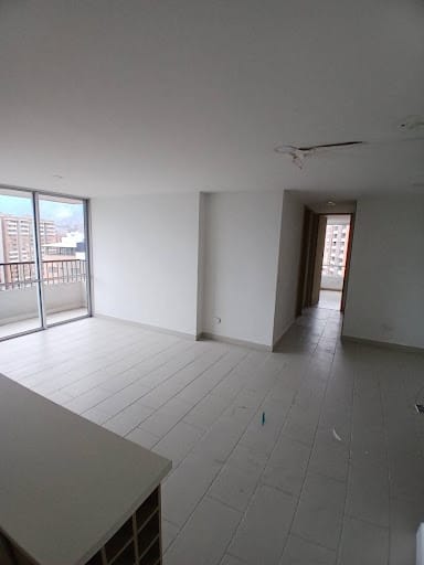 Apartamento de 3 alcobas en arriendo en Los Colores, Medellín, 88 m² · foto 4 de 23