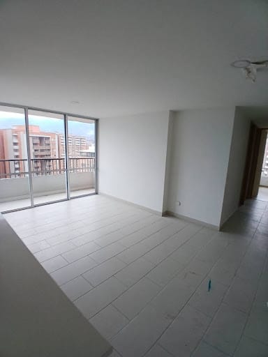 Apartamento de 3 alcobas en arriendo en Los Colores, Medellín, 88 m² · foto 5 de 23