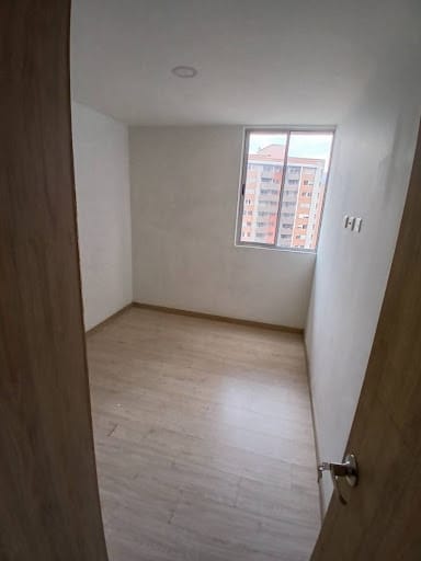 Apartamento de 3 alcobas en arriendo en Los Colores, Medellín, 88 m² · foto 9 de 23