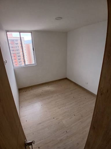 Apartamento de 3 alcobas en arriendo en Los Colores, Medellín, 88 m² · foto 12 de 23