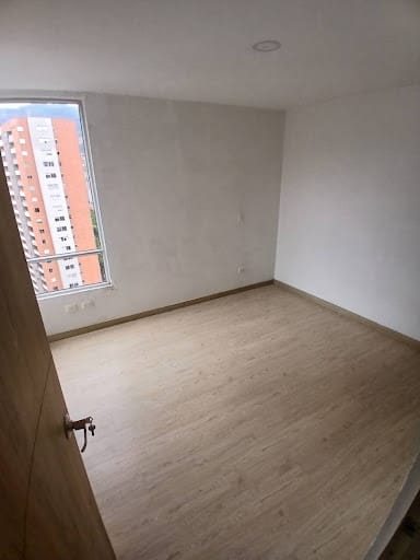 Apartamento de 3 alcobas en arriendo en Los Colores, Medellín, 88 m² · foto 14 de 23