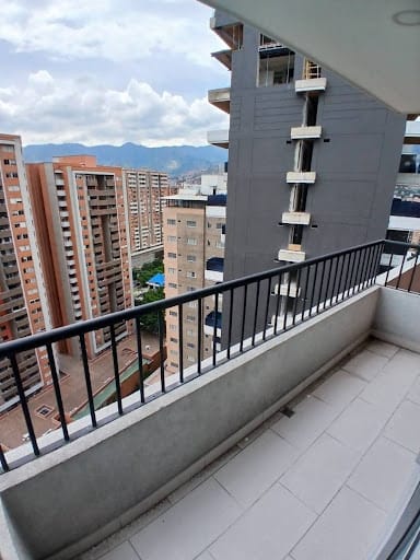 Apartamento de 3 alcobas en arriendo en Los Colores, Medellín, 88 m² · foto 21 de 23