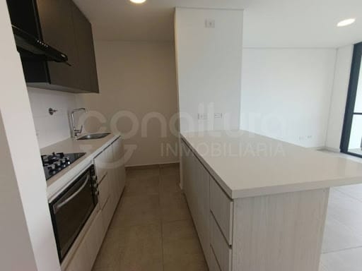 Apartamento de 3 alcobas en arriendo en Los Colores, Medellín, 85 m² · foto 2 de 14