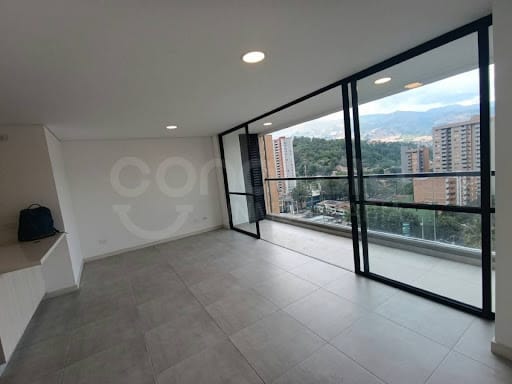 Apartamento de 3 alcobas en arriendo en Los Colores, Medellín, 85 m² · foto 3 de 14