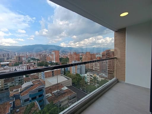 Apartamento de 3 alcobas en arriendo en Los Colores, Medellín, 85 m² · foto 4 de 14