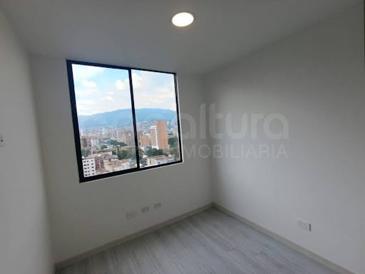 Apartamento de 3 alcobas en arriendo en Los Colores, Medellín, 85 m² · foto 8 de 14