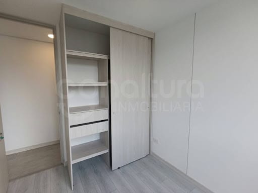 Apartamento de 3 alcobas en arriendo en Los Colores, Medellín, 85 m² · foto 13 de 14