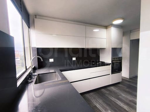 Apartamento de 3 alcobas en arriendo en El Poblado, Medellín, 130 m² · foto 2 de 23