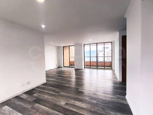Apartamento de 3 alcobas en arriendo en El Poblado, Medellín, 130 m² · foto 3 de 23