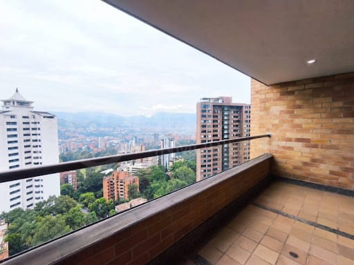 Apartamento de 3 alcobas en arriendo en El Poblado, Medellín, 130 m² · foto 7 de 23
