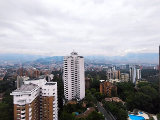 Apartamento de 3 alcobas en arriendo en El Poblado, Medellín, 130 m² · foto 8 de 23