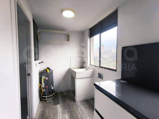 Apartamento de 3 alcobas en arriendo en El Poblado, Medellín, 130 m² · foto 13 de 23