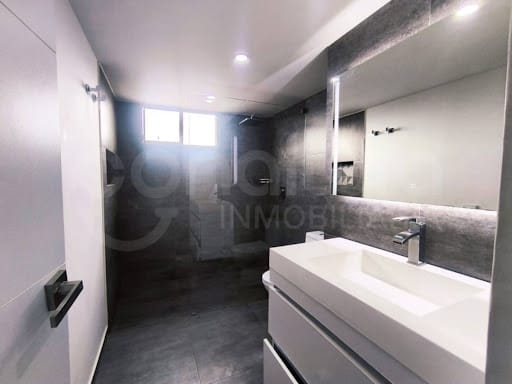 Apartamento de 3 alcobas en arriendo en El Poblado, Medellín, 130 m² · foto 22 de 23